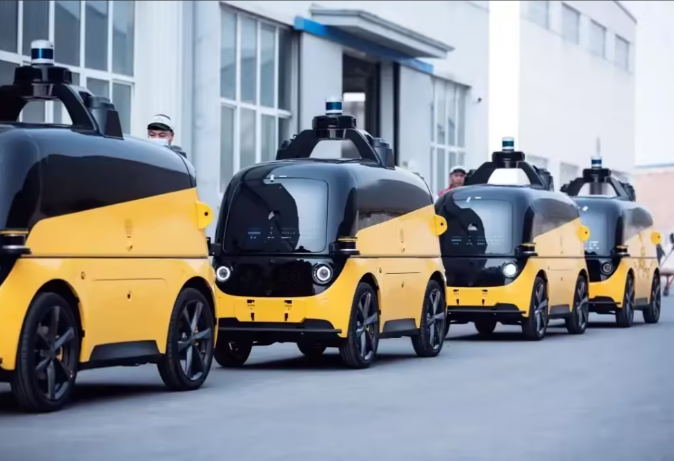 告别“狂飙”，驶入“正轨”：首部功能型无人车技术标准即将落地，行业开启“有序进化”新时代