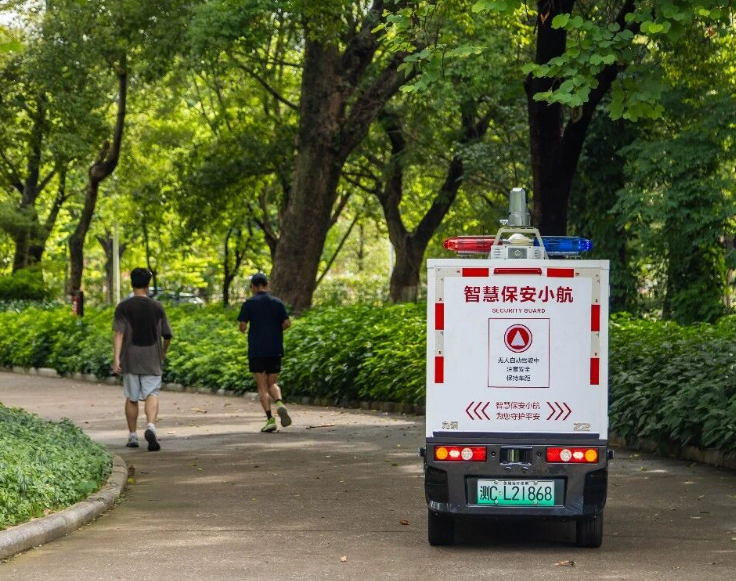 科技赋能智慧安防!柳州动物园首台无人驾驶智能巡逻车正式投用