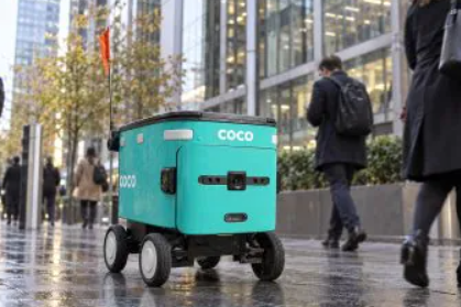 英国开启人行道外卖机器人试点:Deliveroo 携手 Coco Robotics 落地伦敦
