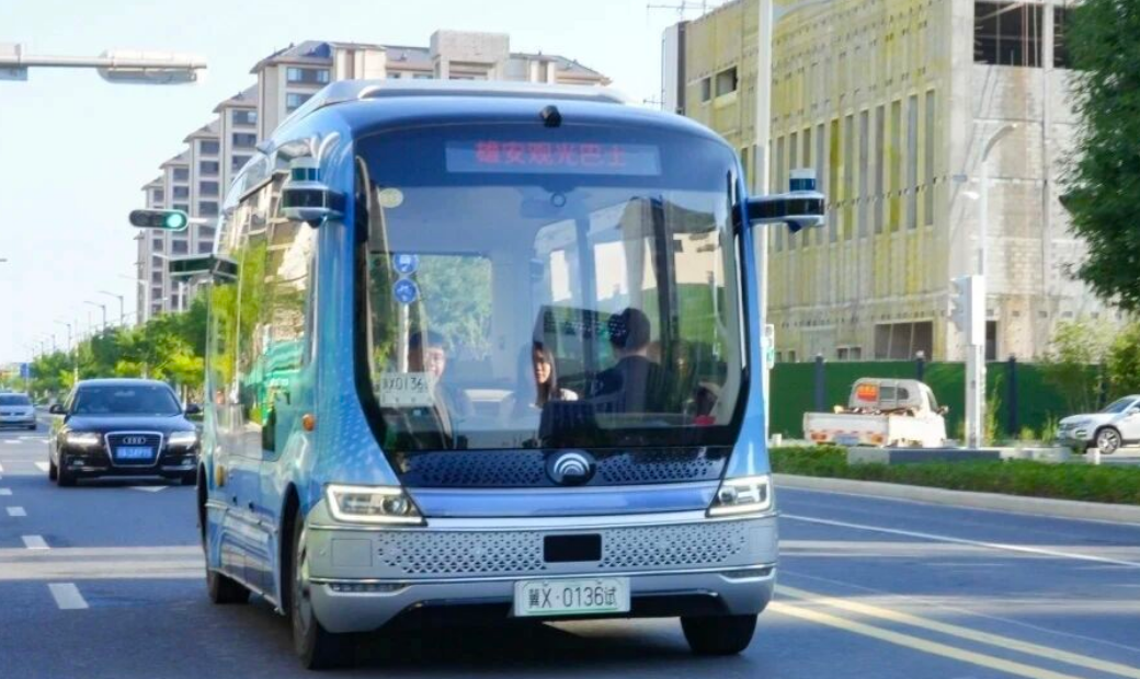 自动驾驶多点落地雄安，L4 无人车队构筑未来新城出行图景
